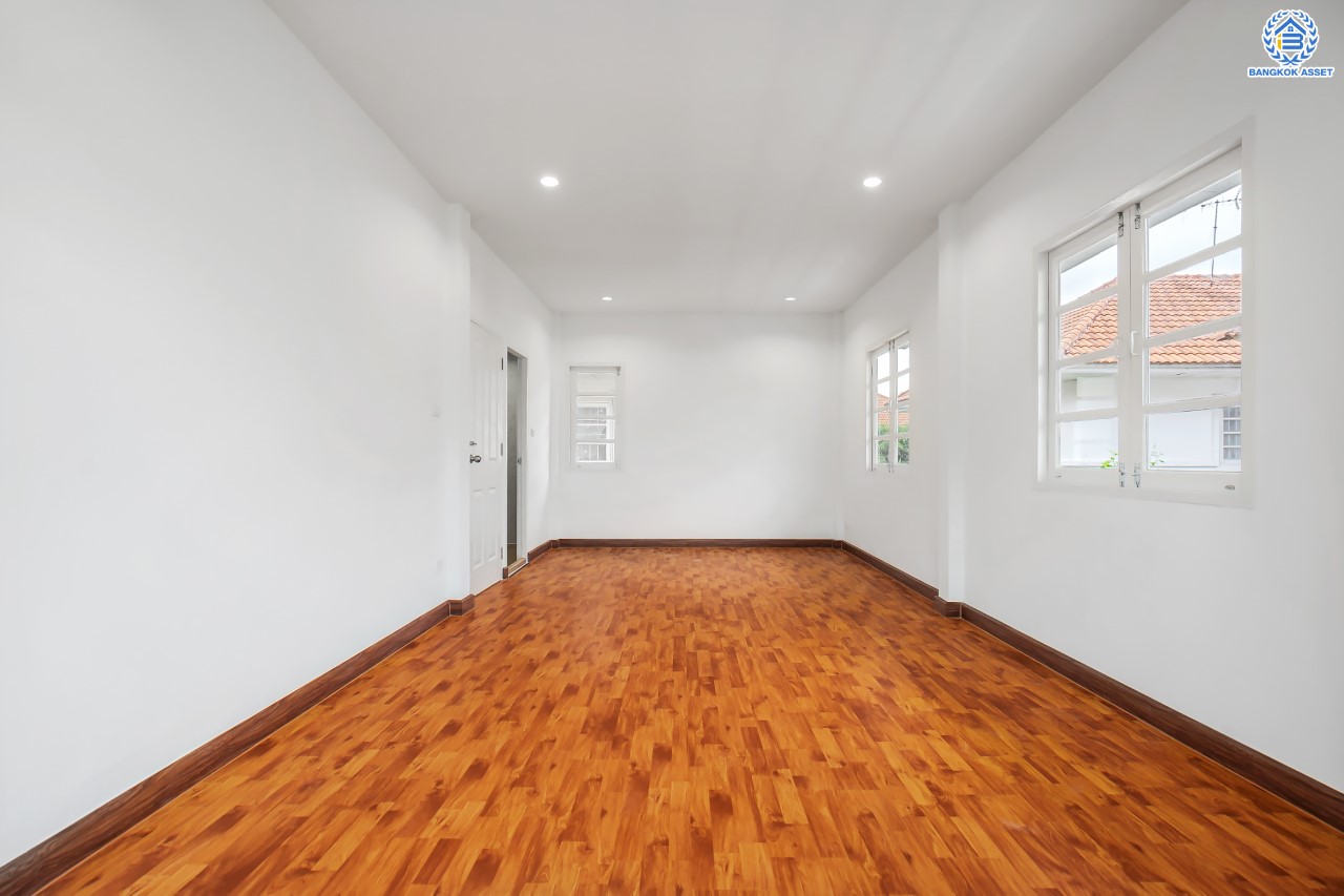 บ้านมือสองตกแต่งใหม่ ม.ลลิลอินเดอะพาร์ค บางใหญ่ พร้อมอยู่ตอบโจทย์ทุกฟังก์ชัน เนื้อที่ 50 ตร.ว. ฟังก์ชัน 3 ห้องนอน 2 ห้องน้ำ 1 ที่จอดรถ บนทำเลเดินทางสะดวก ใกล้เซ็นทรัลเวสต์เกต ทางด่วน "กาญจนาภิเษก และเพียง 5 นาทีถึงรถไฟฟ้าสายสีม่วง "สถานีตลาดบางใหญ่"